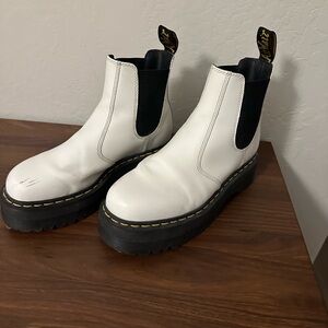 Platform Chelsea boot dr martens